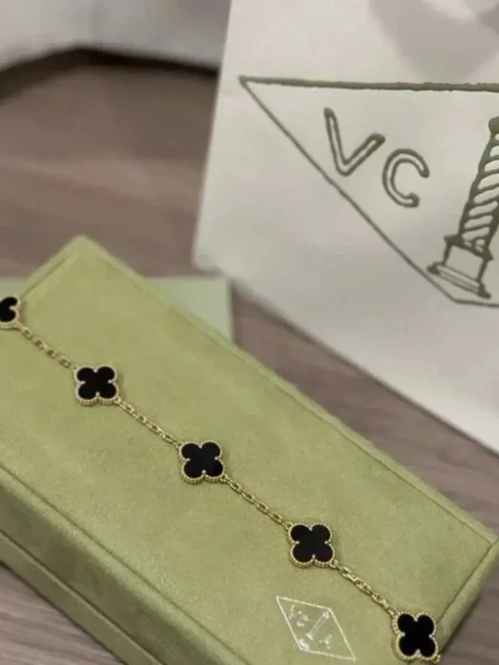 ✨ Van Cleef & Arpels Black Bracelet